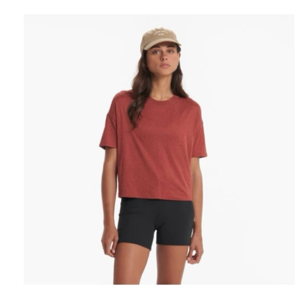 Vuori energy tee.  Currant heather.  Size M